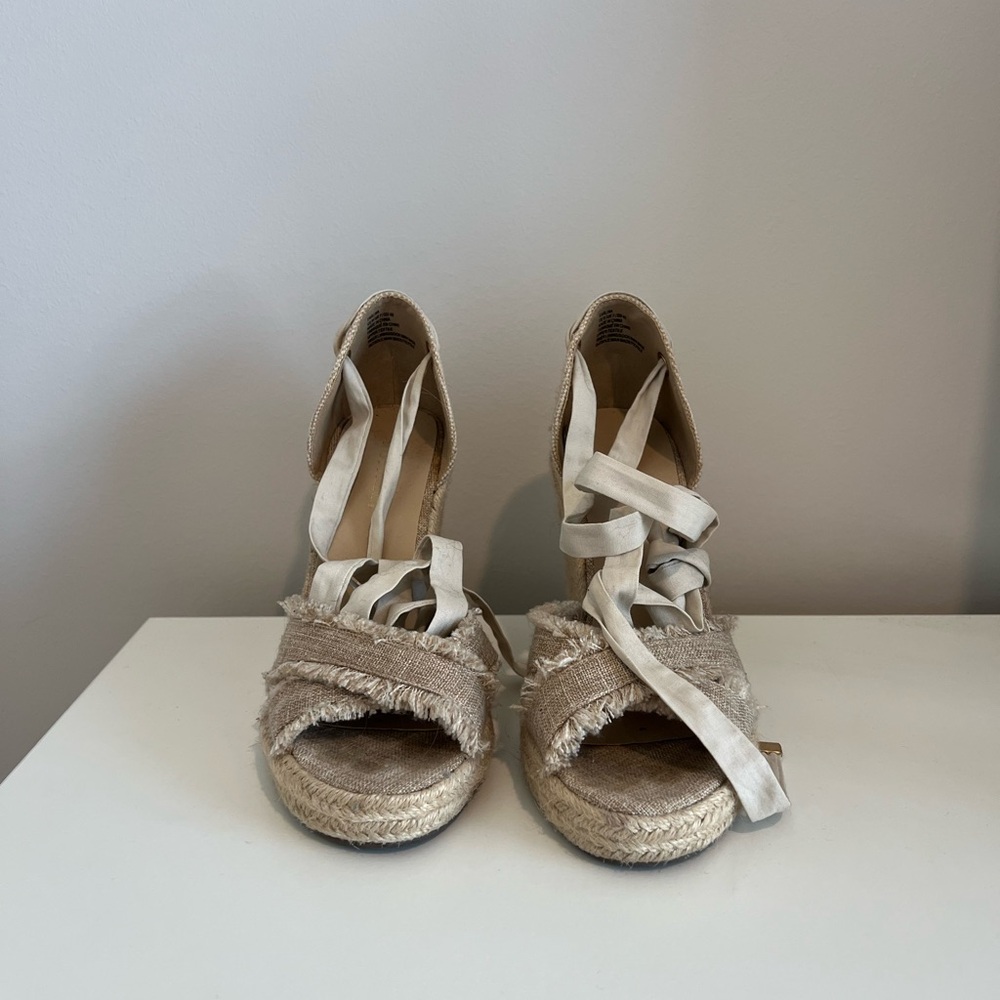 Shoe Dazzle Tan Espadrilles with Elegant Cross-Strap Design